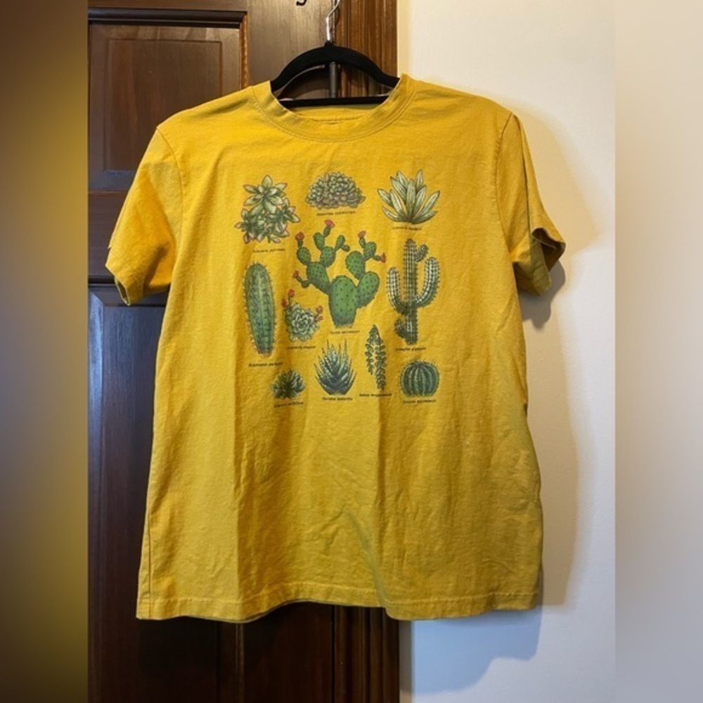 Fifth sun cactus t-shirt. Size small